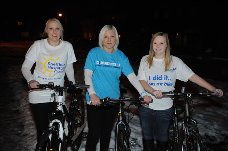 Main image for Woman who gave colleague kidney is cycling to Paris