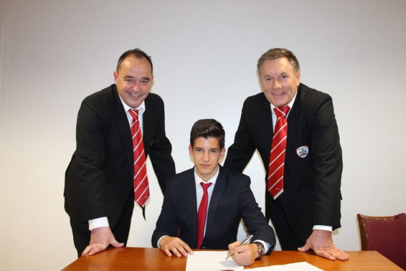 Main image for Benfica academy boss’ son signs for Barnsley
