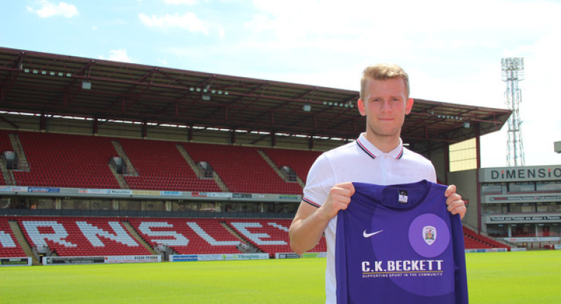 Main image for Former Owls goalkeeper is Reds’ first summer signing