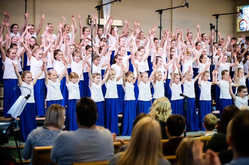 Main image for Barnsley Youth Choir opens door to juniors