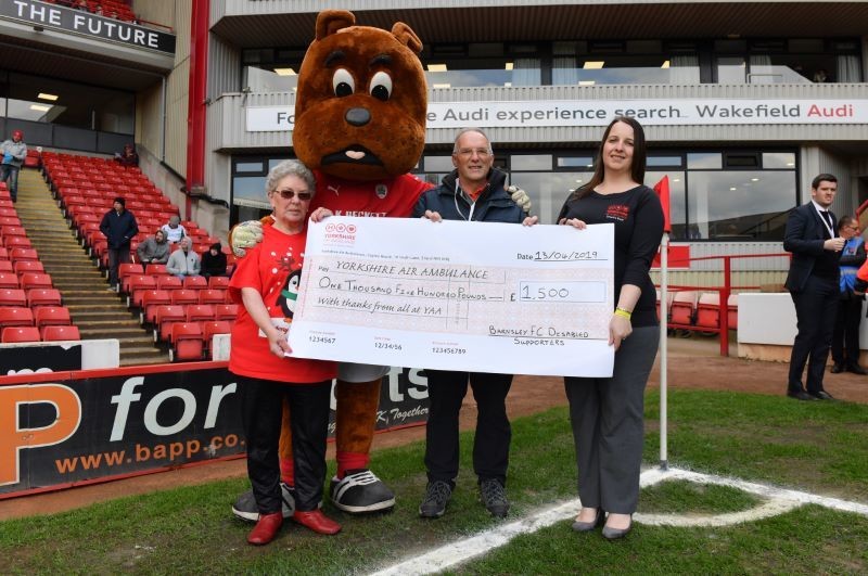 Main image for Yorkshire Air Ambulance receive cash from supporters