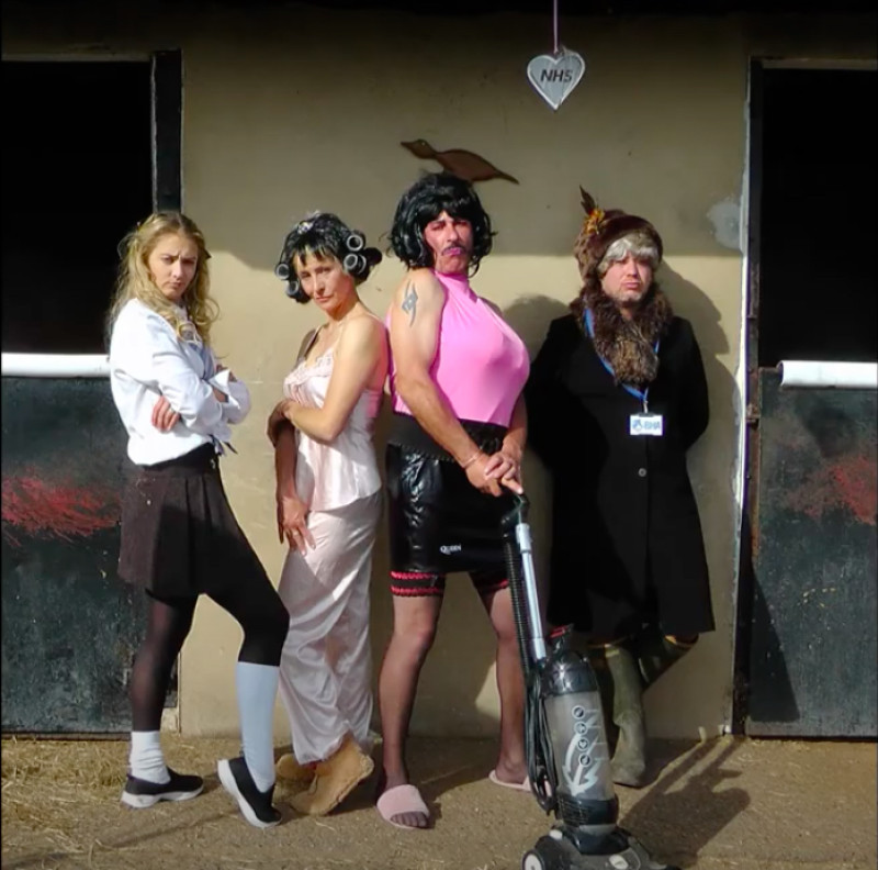 Main image for Racehorse trainer covers Queen for national competition