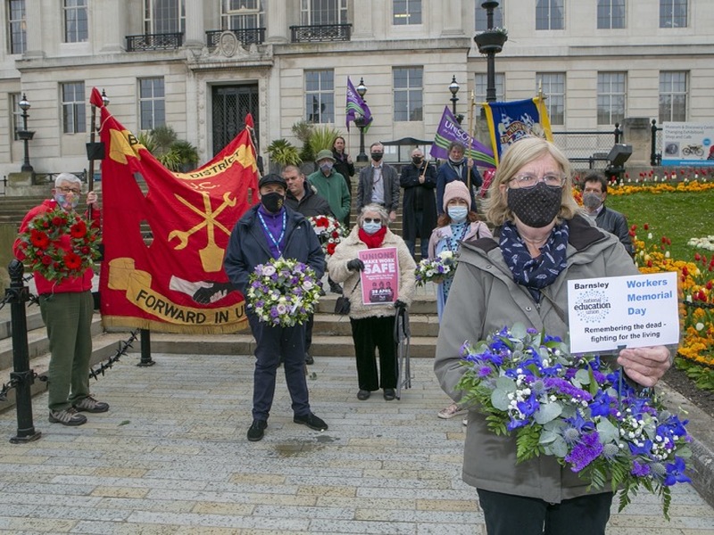 Main image for Trade union members pay tribute to lives lost