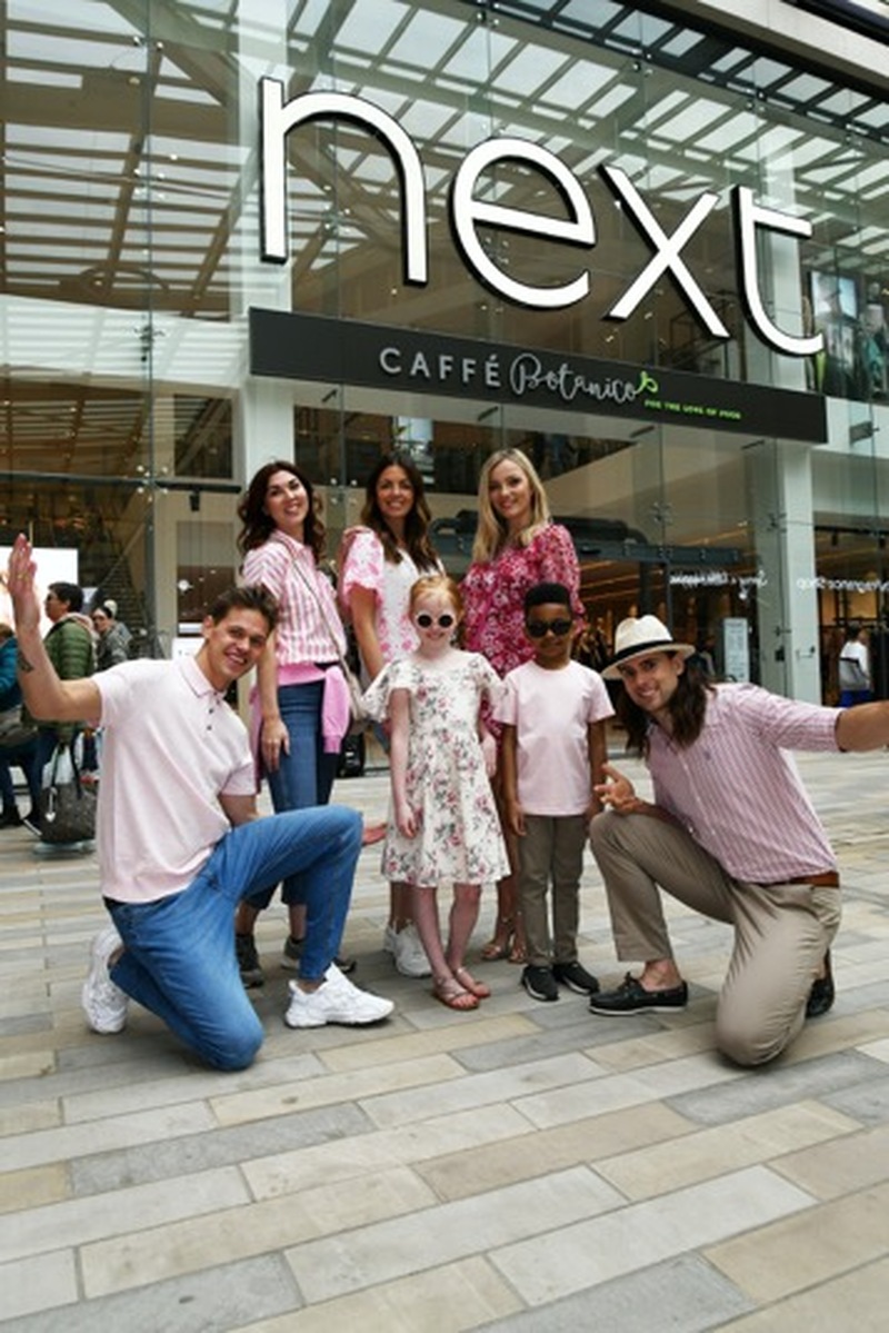 Main image for Pop-up fashion show wows shoppers