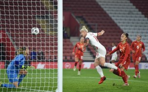 Barnsley women Bethany and Amy into FA Cup final Image