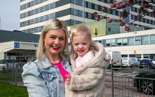 MIRACLE BABY: Amy Dutton with daughter Elsie Picture Shaun Colborn PD093086