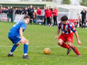 Main image for Leaders Dearne to visit third-placed Dinnington