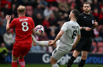 Reds concede 3 in 6 minutes to blow 3-1 lead in loss Image