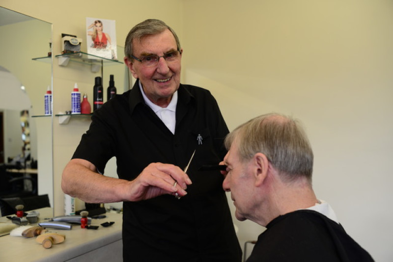 Main image for Lundwood barber celebrates 50 years