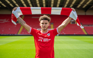 Main image for Reds sign Martin on loan