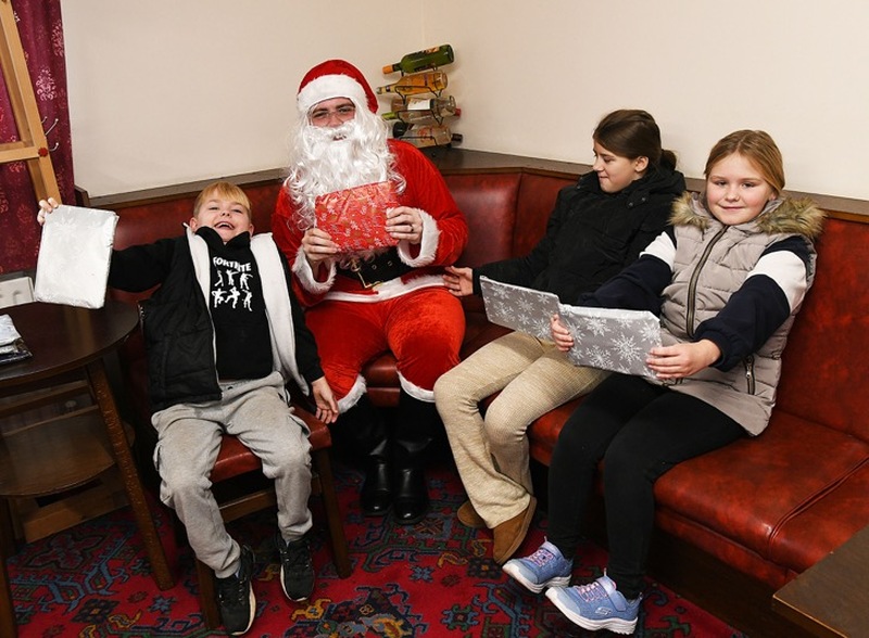 Main image for Worsbrough councillor helps children receive ‘special visit’