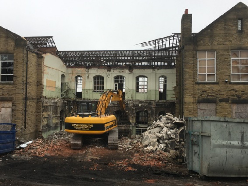 Main image for Demolition of Grove Street school continues