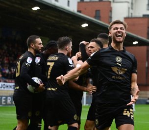Form team will look to ‘draw us back in’ but Barnsley ‘trying to catch teams above’ Image