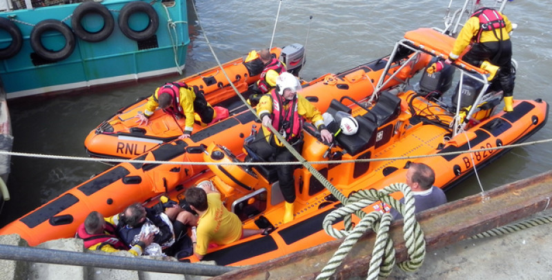 Main image for Barnsley divers make yacht rescue