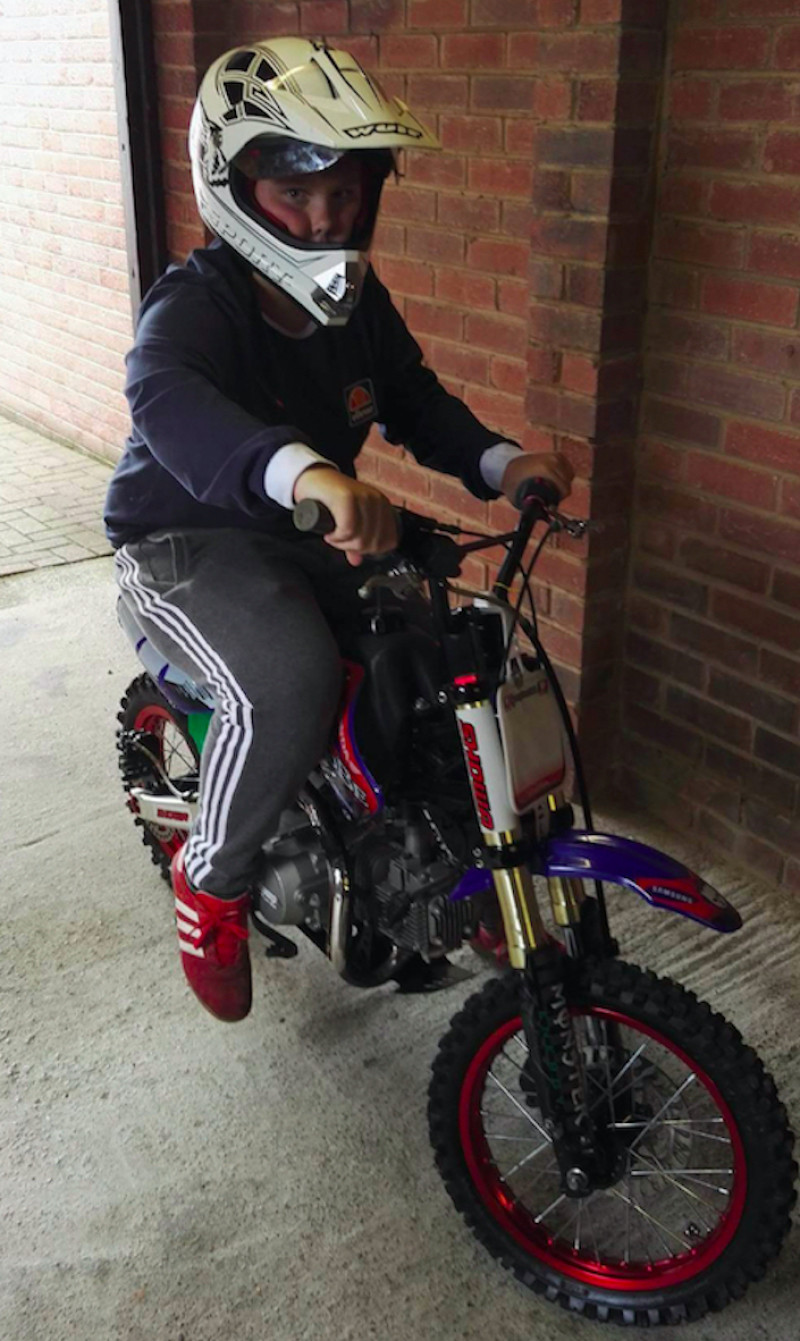 Main image for Teen held at knifepoint for motorbike
