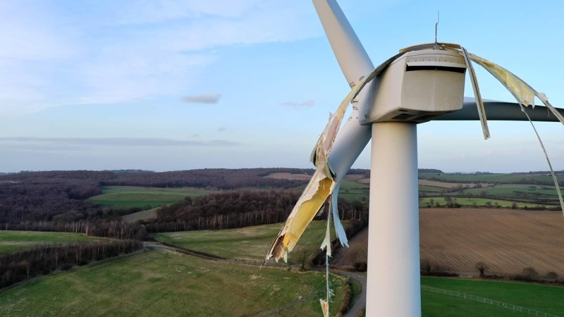 Main image for Damaged wind turbine still a ‘danger’