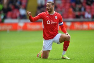 Main image for Carlton Morris leaves Barnsley to sign for Luton Town