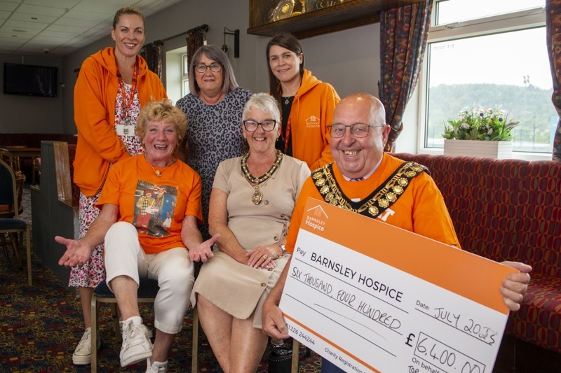 Dodworth Donation: members of the Top of Dodworth Bottom social club have raised a massive £6,400 for the Barnsley Hospice and invited the Mayor to hand over the cheque. Picture Shaun Colborn PD092352