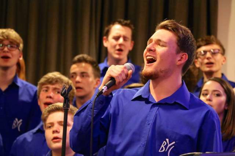Main image for Youth choir sings Barnsley's praises