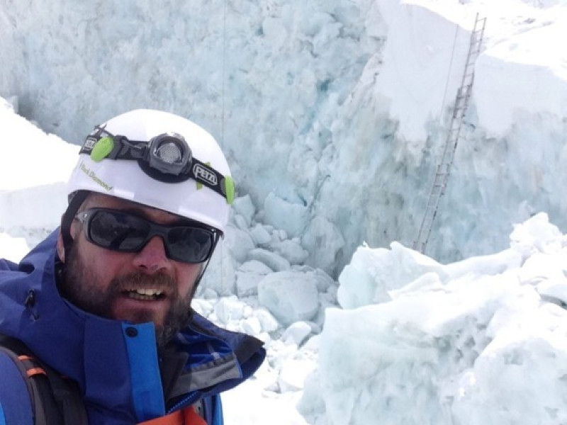 Main image for Ex-soldier hailed as hero after Everest rescue mission