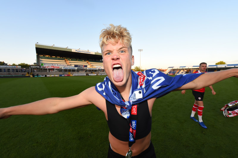 Main image for McGeehan signs new deal 