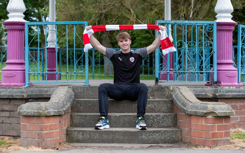 Main image for Midfielder Connell joins Barnsley