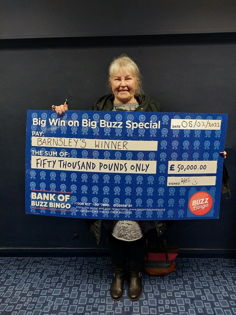 Main image for Pensioner scoops bingo jackpot