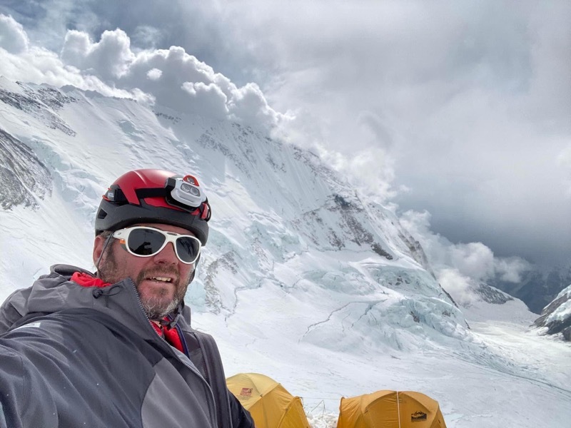 Main image for Everest hero Les achieves long-standing goal