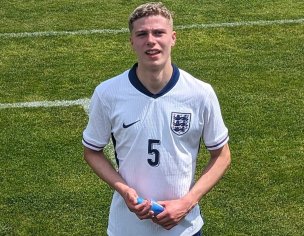 Main image for Oliver plays in England under 15s win
