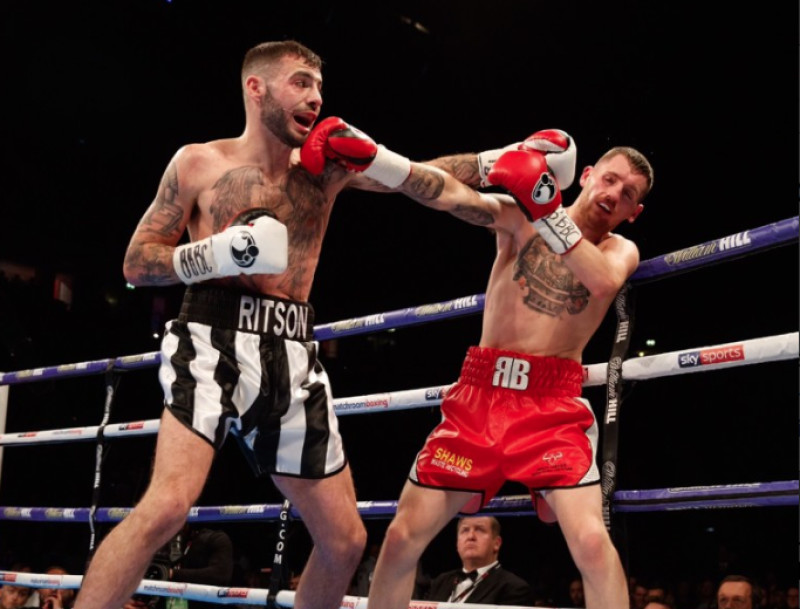 Main image for Barrett loses British title to relentless Ritson