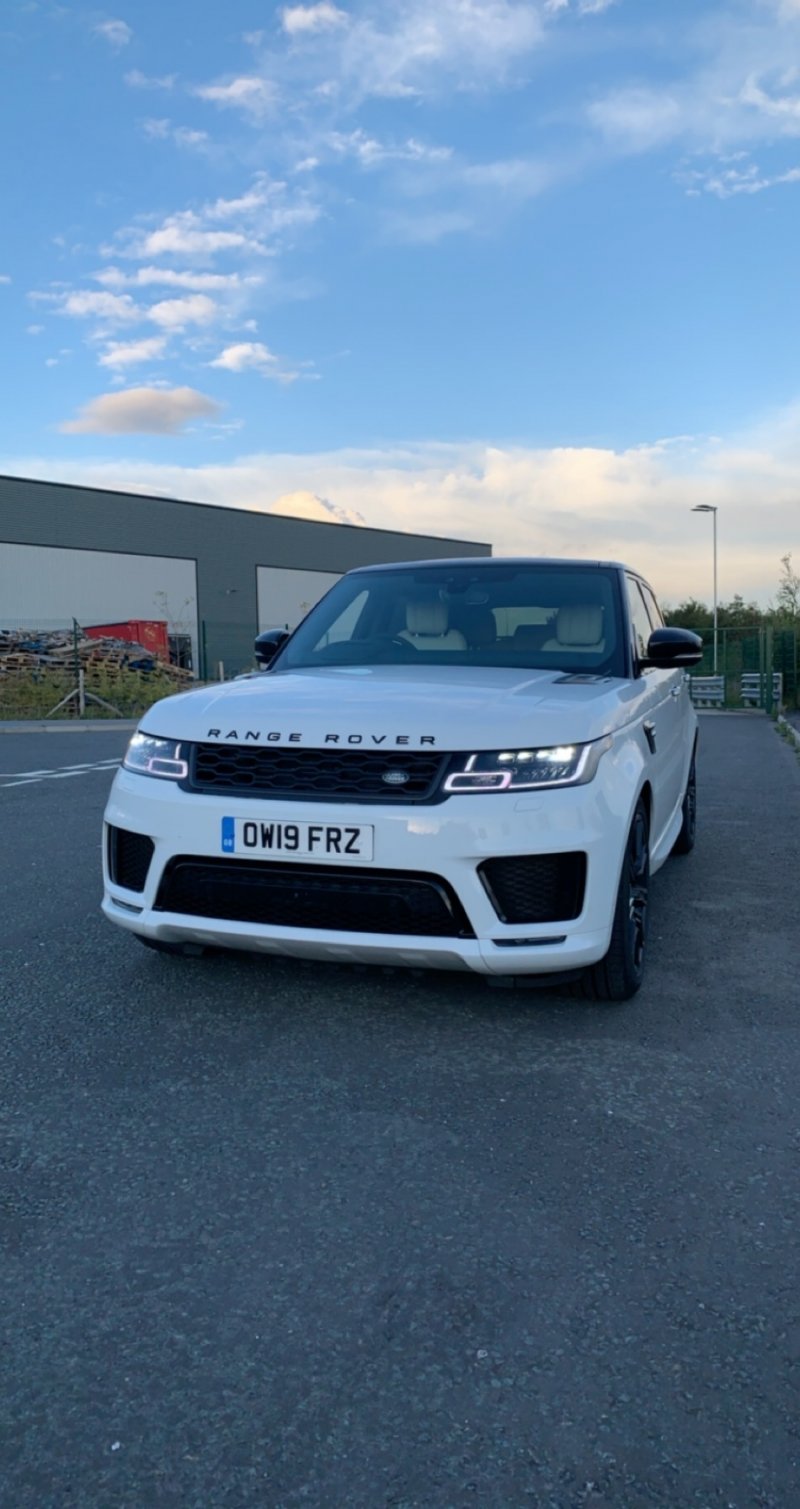 Main image for Range Rover Sport and Velar continue brand's purple patch