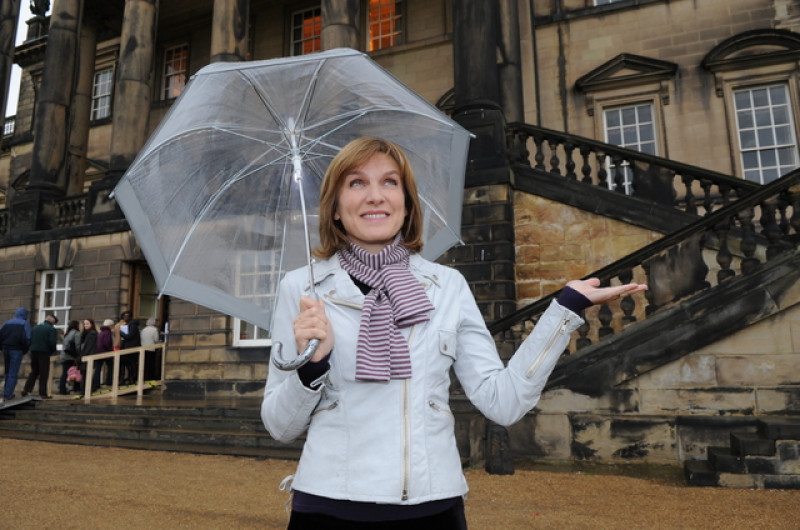 Main image for Hundreds brave the rain for Antiques Roadshow