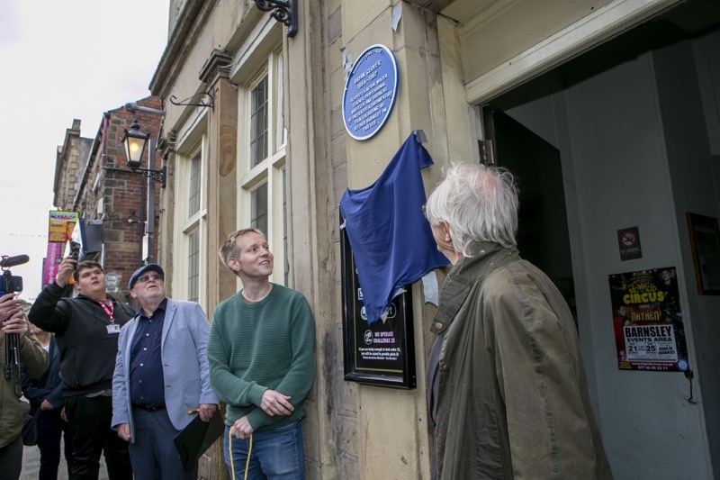 Main image for Famous Barnsley actor’s plaque unveiled