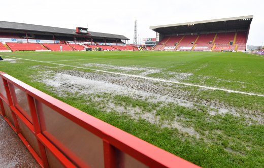 OAKWELL ROUND-UP: Missed penalties, loan goals and thunderstorms Image